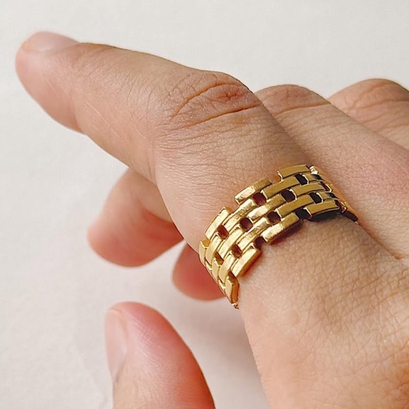 Jewelry - Unique Stainless Steel Gold Toned Adjustable Ring (R29)